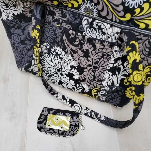 VERA BRADLEY retired pattern overnight/travel bag set - Picture 5 of 8